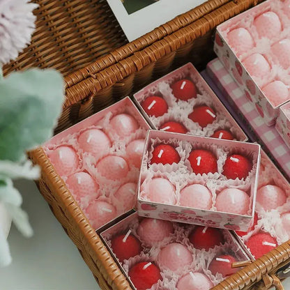 4/6/9PCS Strawberry Shaped Scented Candles Gift Box Handmade Realistic Fruit Scented Aromatherapy Mini Candles Home Decor Gifts Mysterious