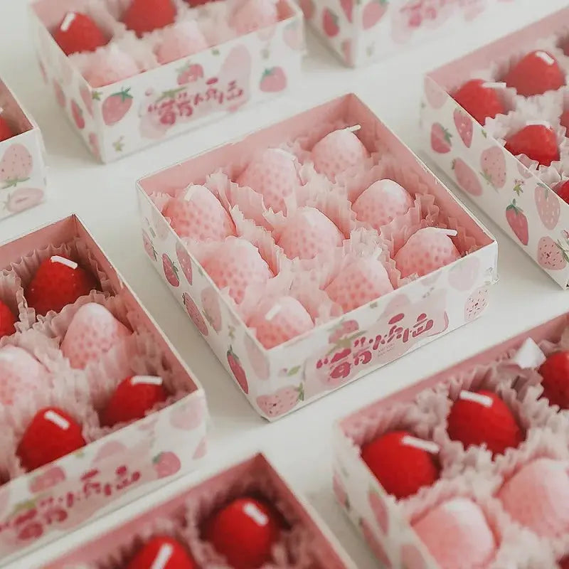 4/6/9PCS Strawberry Shaped Scented Candles Gift Box Handmade Realistic Fruit Scented Aromatherapy Mini Candles Home Decor Gifts Mysterious